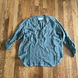 Roi Woman’s Green Button Down Short Sleeve Size Small